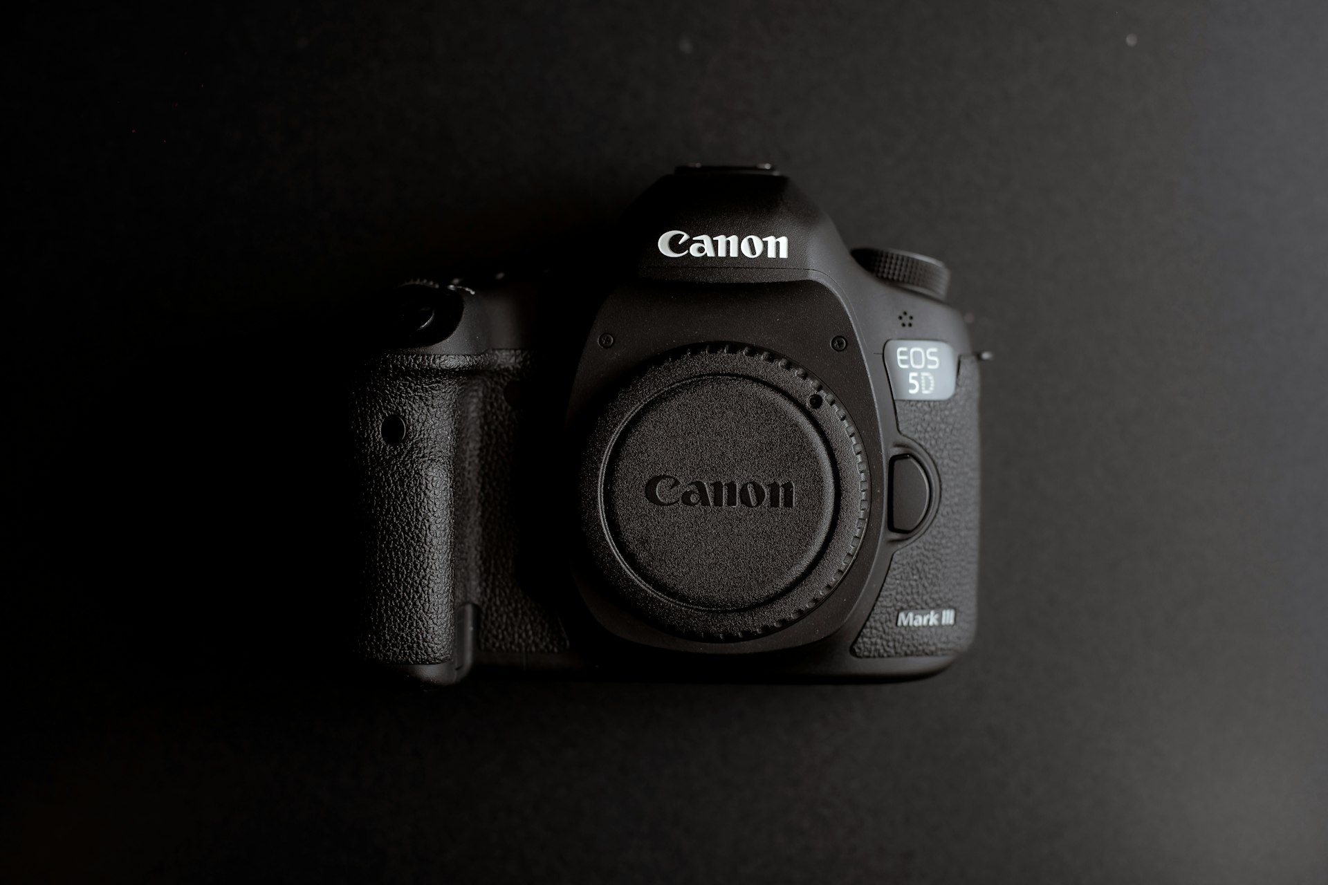 A black camera sitting on top of a table